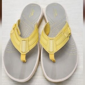 Clarks Womens Cloudsteppers Breeze Sea Flip Flops Sandals Sz 10 Yellow